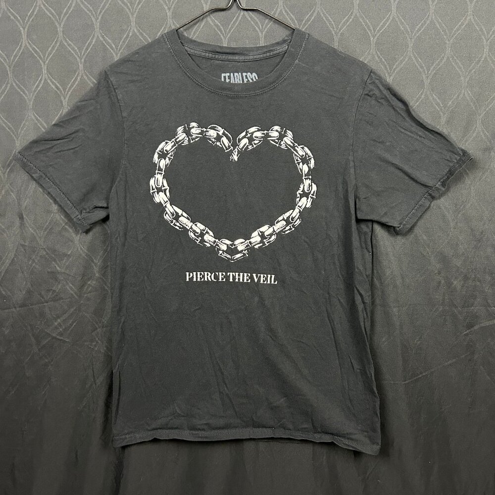 Pierce The Veil T Shirt Adult Size Medium Black Band Tee Chain Heart Metalcore